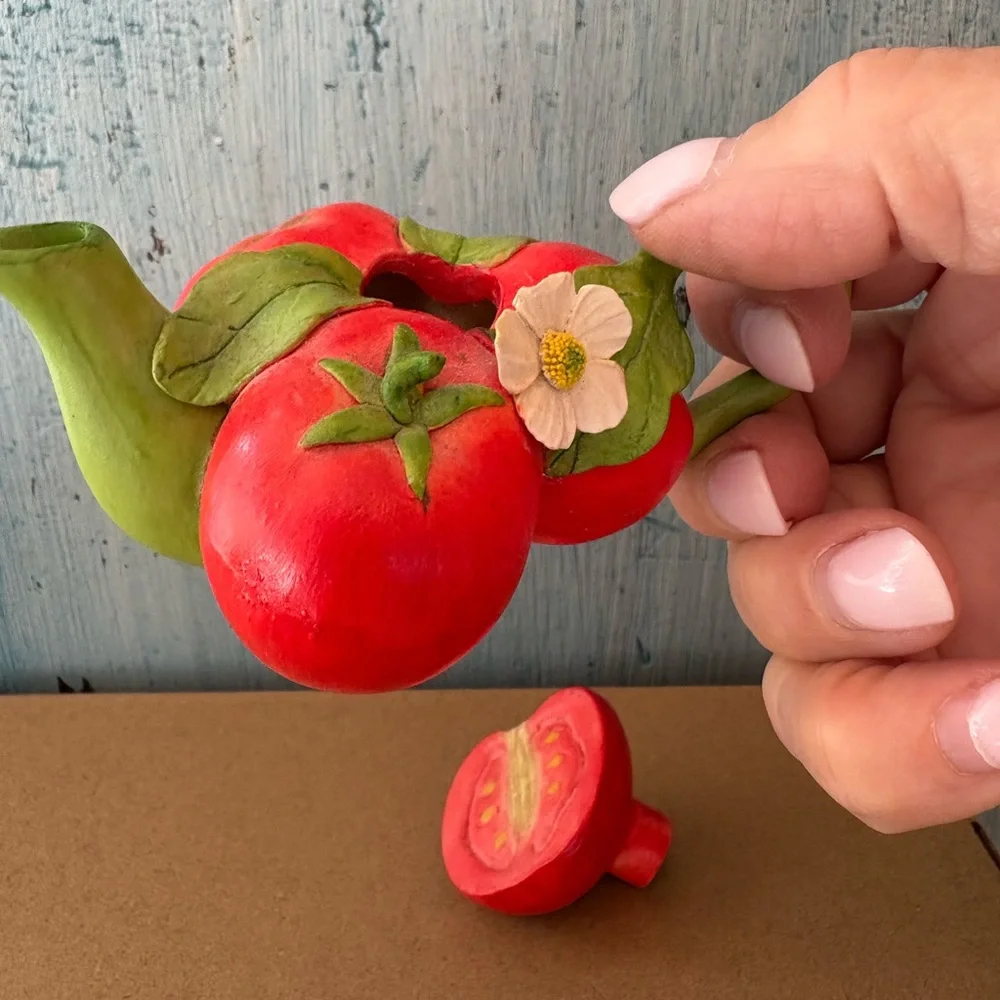 Tomato-Themed Mini Ceramic Teapot, Artisan Hand-Crafted - Picture 8 of 9